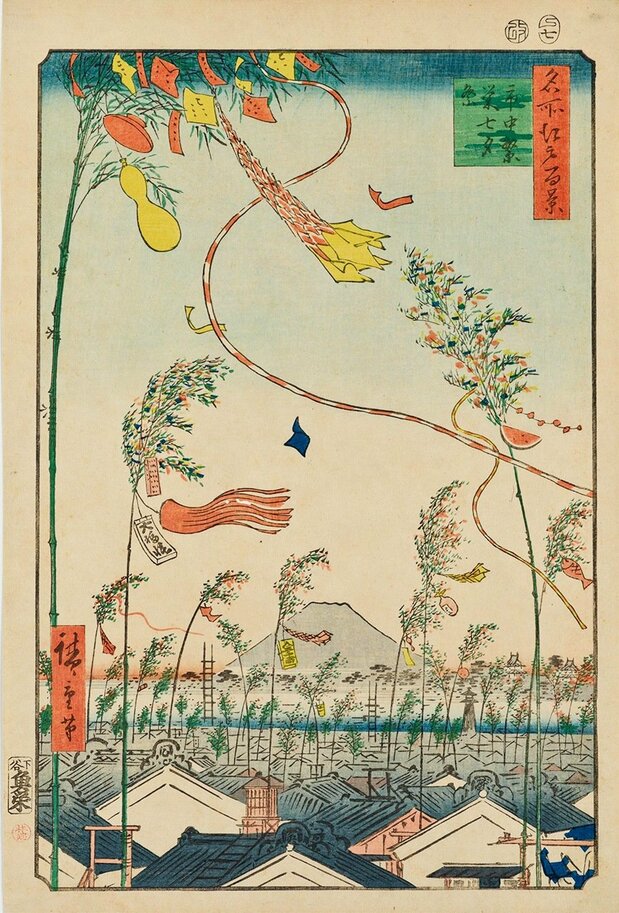 《名所江户百景 市中繁荣七夕祭》，歌川广重创作于1857年。屋顶上插着无数根挂着祈愿纸条的淡竹（图片：Colbase）