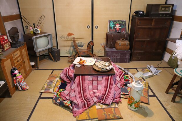 La televisión se extendió rápidamente a los hogares japoneses en la década de 1950. (Pixta)