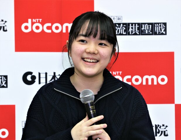 10歳でプロ入りし、4年足らずで快挙を達成した仲邑菫三段=6日、東京都千代田区の日本棋院 時事
