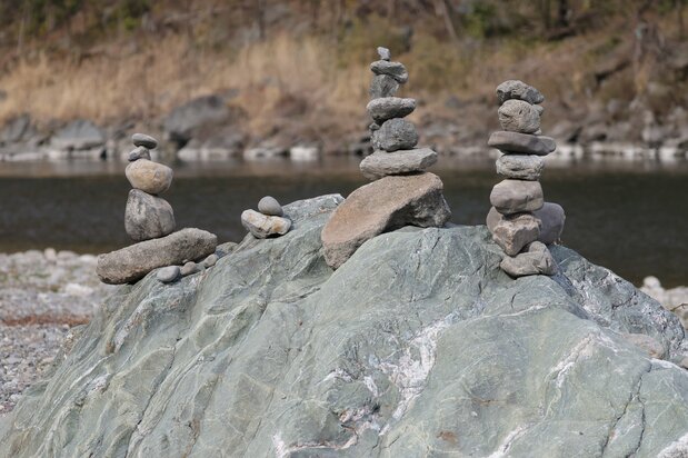 賽の河原の石積み
