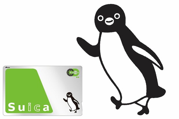 Карта Suica (слева, предоставлена JR East) и пингвин Suica (© Chiharu Sakazaki / JR East / DENTSU)