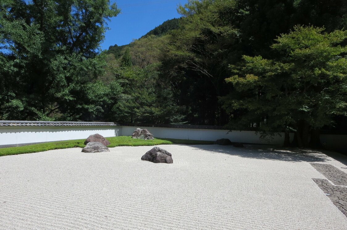 玉堂美術館の枯山水庭園（PIXTA）