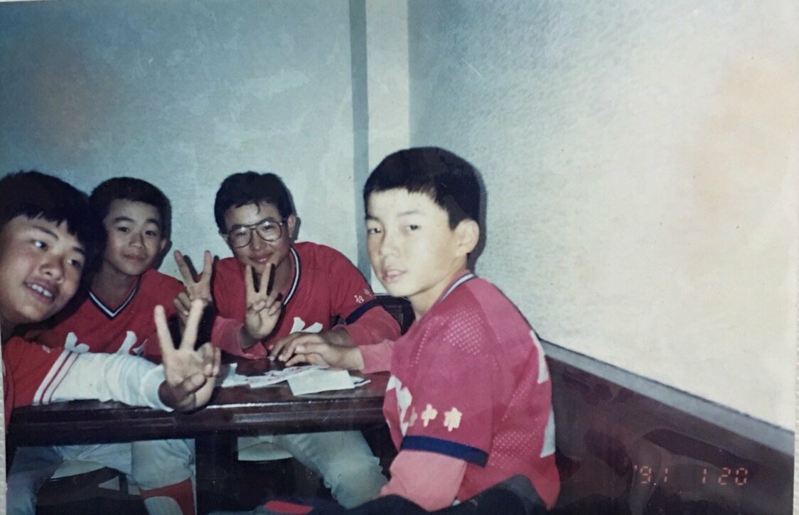 小時候就讀大仁國小的林威助，就已經透過衛星轉播收看日本的棒球比賽。（林威助提供）