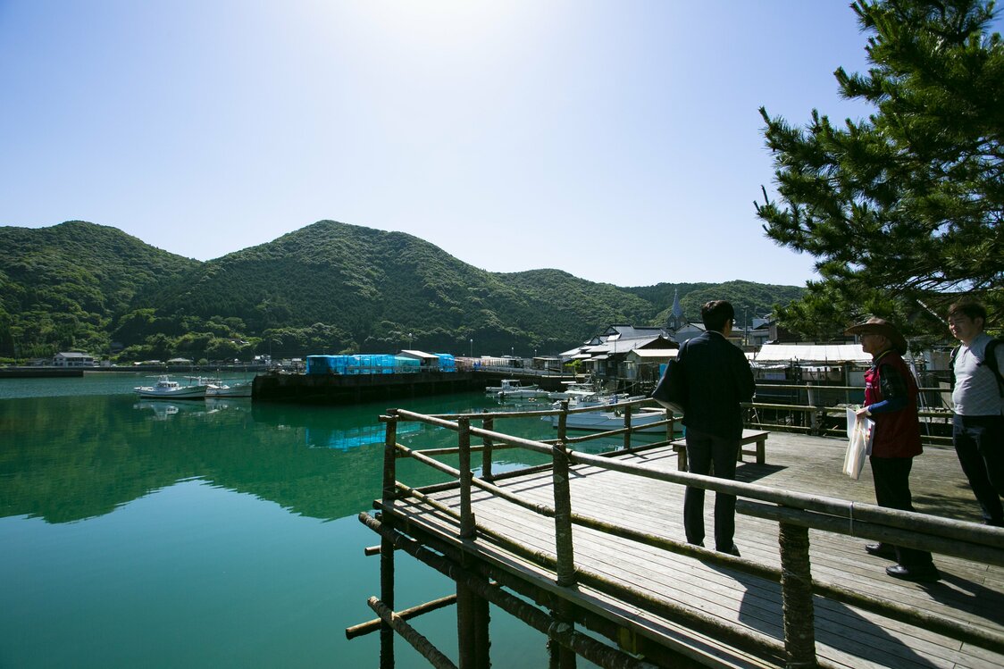 Un pont utilisé par les pêcheurs, appelé kake, est l’une des caractéristiques uniques du paysage de Sakitsu.