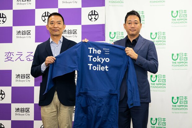 涩谷区长谷部健区长(左)和日本财团笹川顺平常务理事(右)