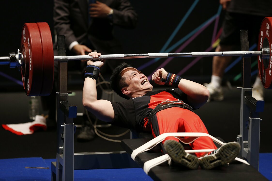 Nishizaki at the sixteenth All-Japan Para Powerlifting Championships in Tokyo in January 2016. (© Takemi Shūgo)