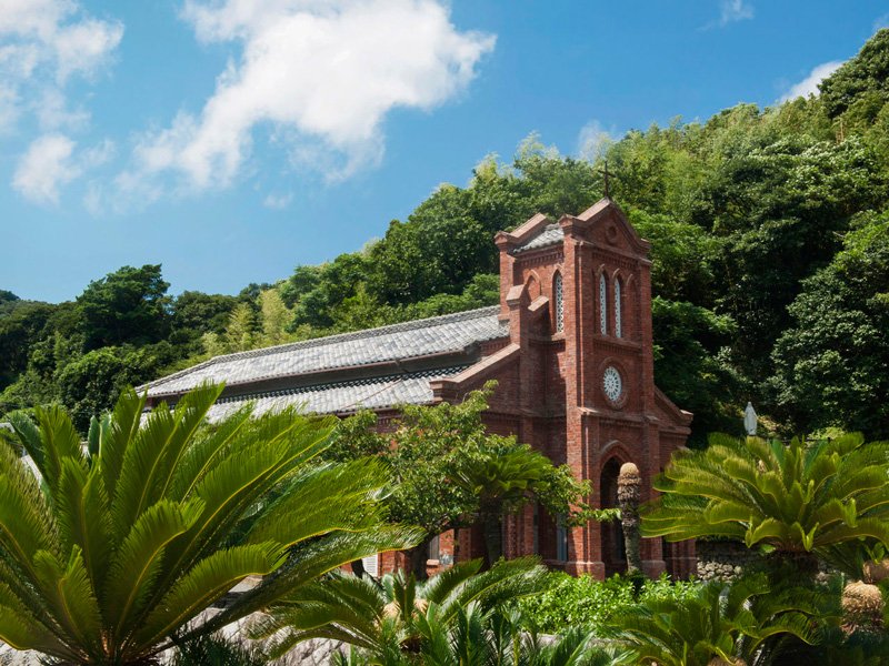 La iglesia original se erigió en 1880 y la actual, Dōzaki Tenshudō, data de 1908.