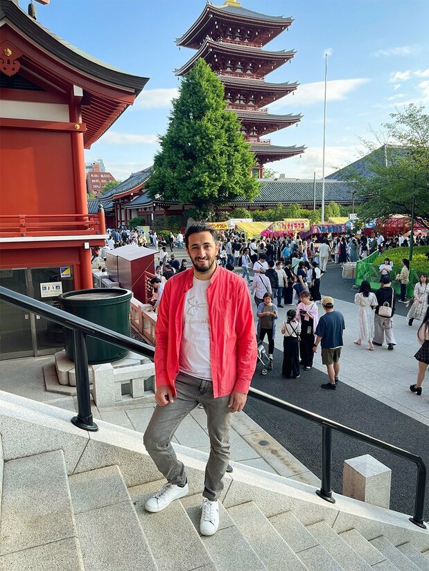 Iskandar at the temple Sensōji in Tokyo’s Asakusa district. (© Iskandar Salaman)