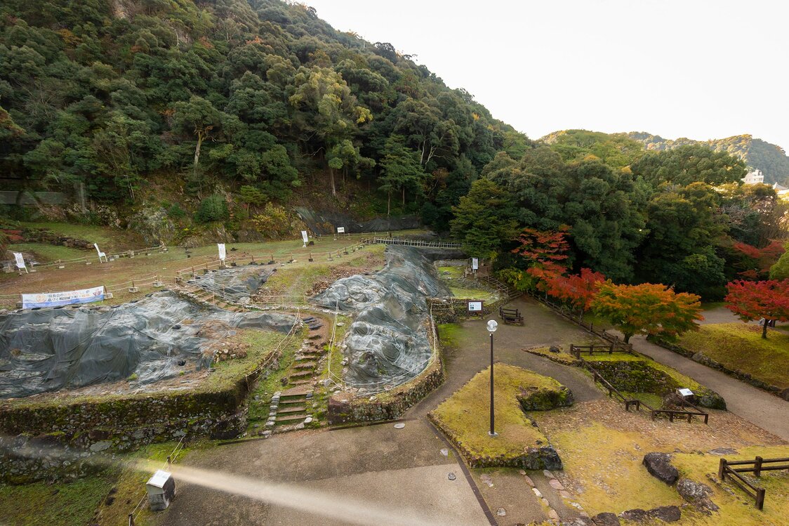 The remains of Nobunaga’s mansion, seen from the ropeway.