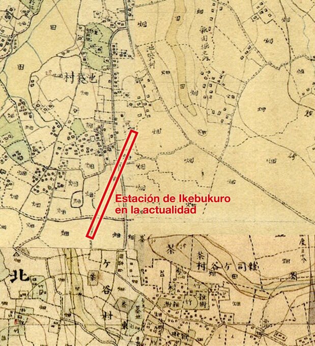 El pueblo de Ikebukuro a principios de la era Meiji. Los pequeños cuadrados son viviendas. Por toda la zona se observa el carácter 畑, ‘campo de cultivo’. Fuente: Sistema de Navegación del Entorno Agrícola Histórico (Historical Agro-Environment Browsing System, HABS) del Instituto de Ciencias Agroambientales.
