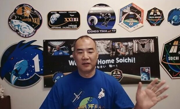 在国际空间站逗留数月后返回地球的野口聪一,以视频连线方式召开记者会(2021年5月27日,时事社)