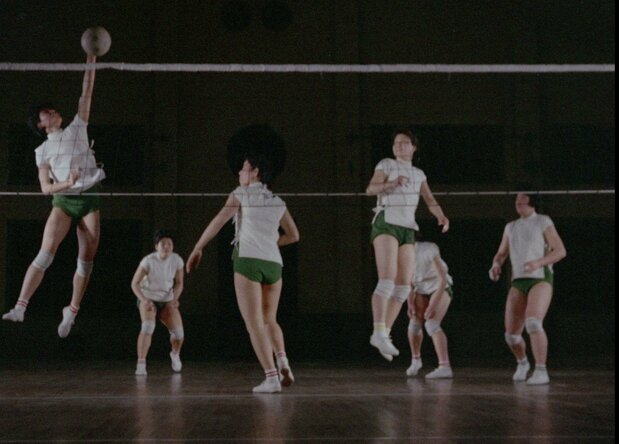 渋谷昶子監督『挑戦』(1963)から取られたニチボー貝塚の練習風景 ©UFO Production