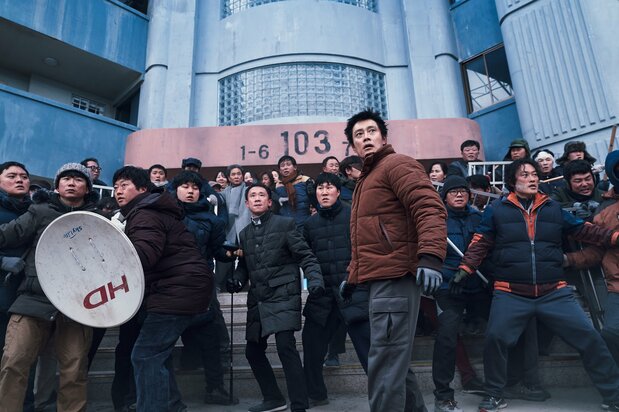 容赦ない作風は、楳図かずお『漂流教室』や望月峯太郎『ドラゴンヘッド』などを連想させる © 2023 LOTTE ENTERTAINMENT & CLIMAX STUDIO, INC. ALL RIGHTS RESERVED.