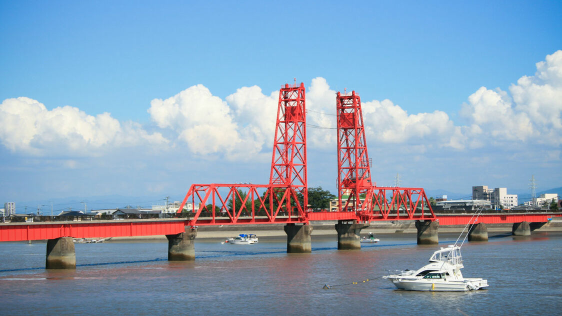 Le pont levant du fleuve Chikugo, d’une longueur totale de 507 mètres
