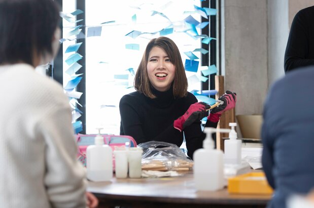 Chihiro crea un estupendo ambiente con su sonrisa.