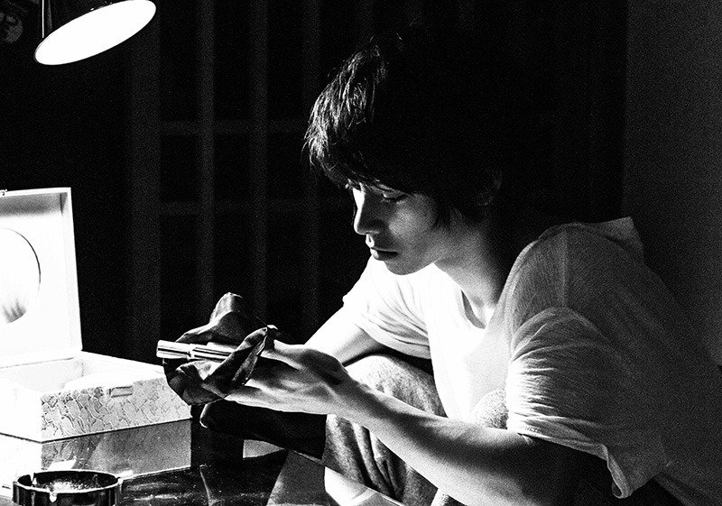 Revolver (© Yoshimoto Kôgyô)