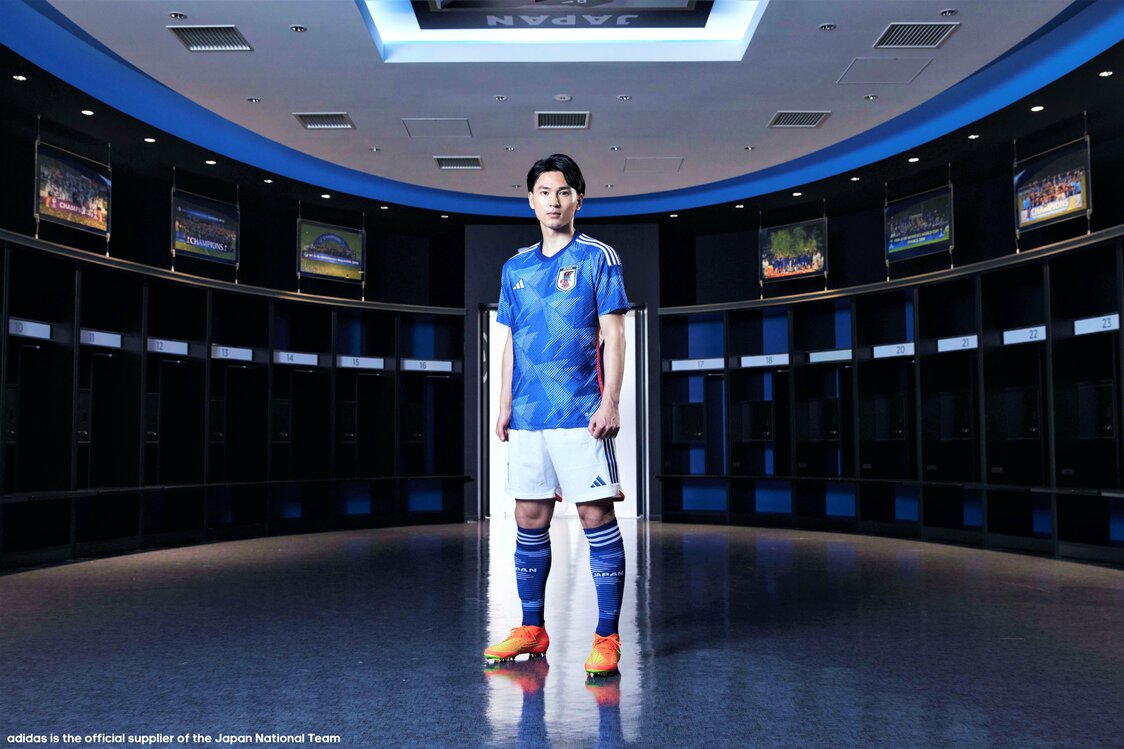 اللاعب مينامينو تاكومي.