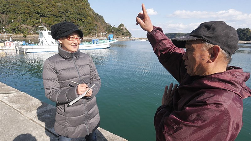 Sasaki recogiendo testimonios en Taiji. © Project team de Okujirasama.