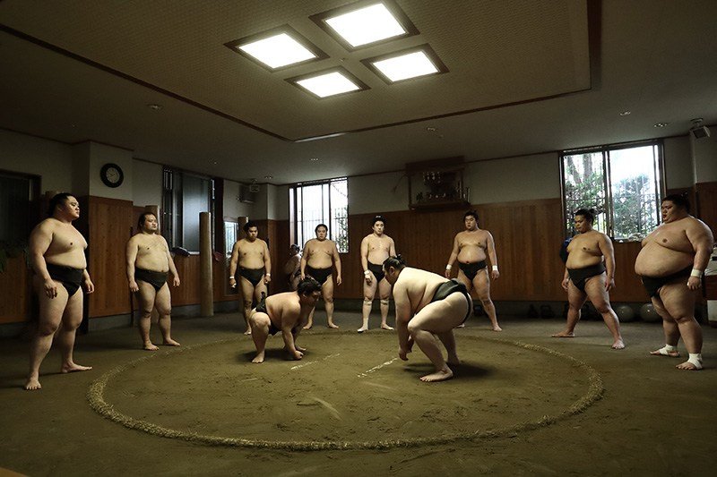 [Vídeo] La rutina de los luchadores de sumo del establo de Takadagawa