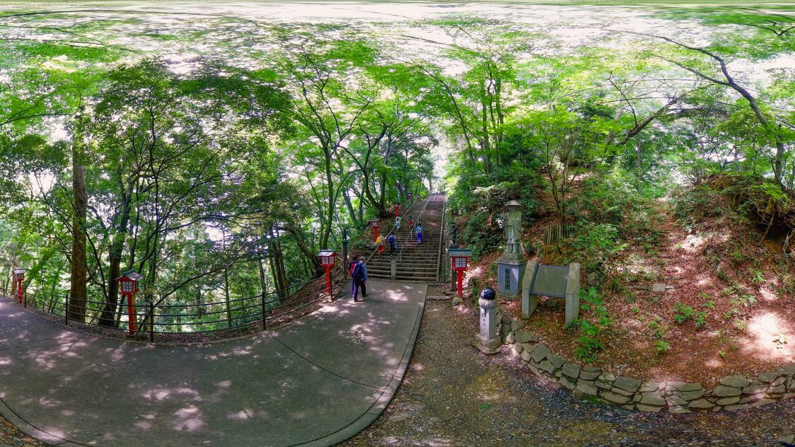 石阶路“男坂”共有108段台阶，与佛教所说的108种烦恼数量相同