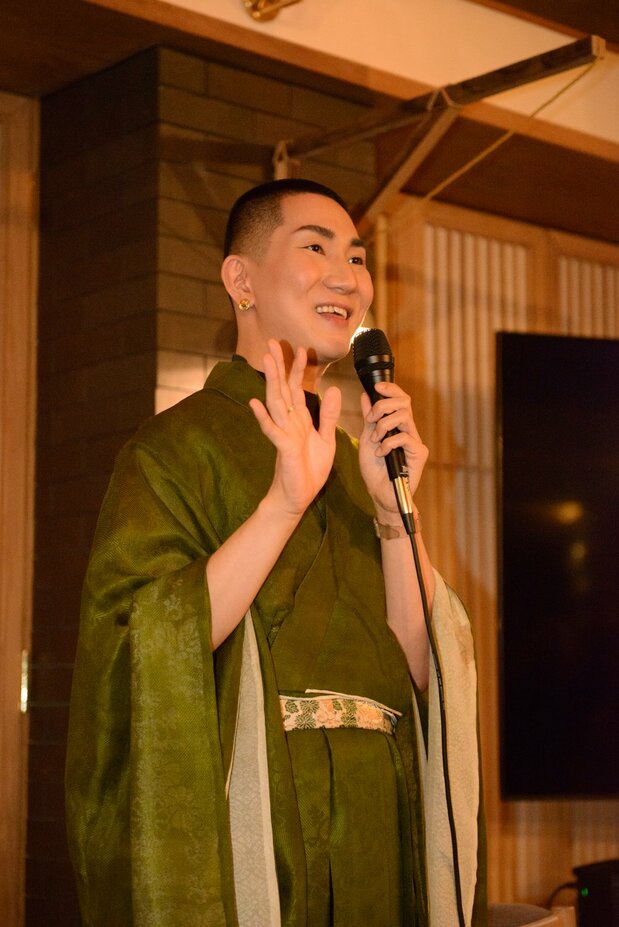 2022年3月20日、ロンドン市内のパンテクニコン文化センターで講演(筆者撮影)