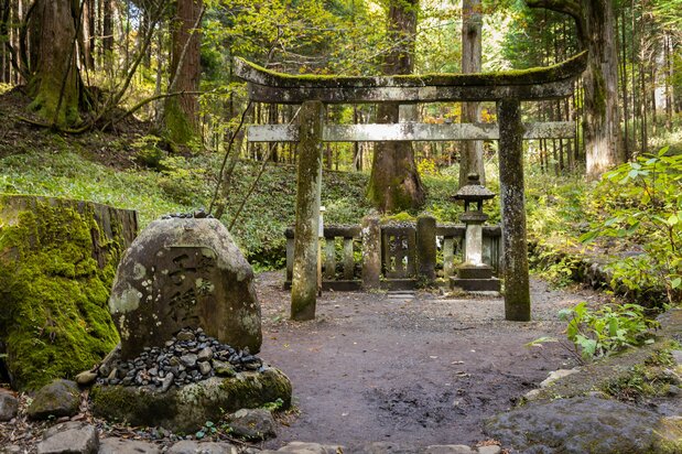 This stone is a spot to pray for fortune in child-bearing.