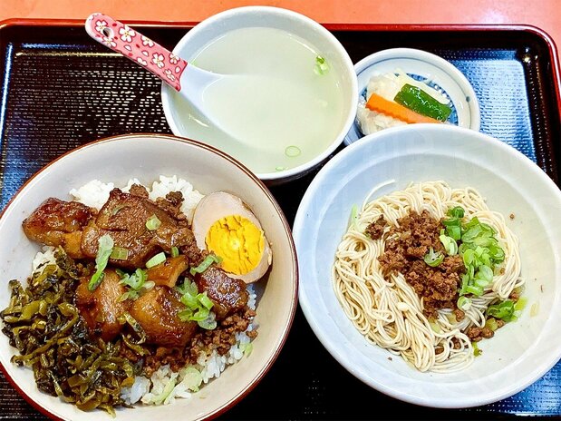 香味のルーローハンと乾麵などは常に改良が加えられていて、いまでも日本人のお客さんに人気だ(河田泰宗さん提供)