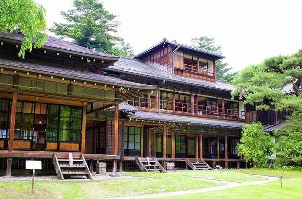 西町地域の代表的な観光スポット「日光田母沢御用邸」。国重要文化財。1899年から1947年まで3代にわたる天皇・皇太子が利用した御用邸で、江戸・明治・大正と3時代の建築様式を併せ持つ 写真=天野久樹