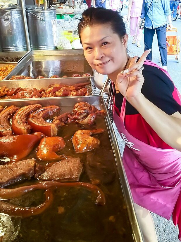 滷味は店ごとに特色ある味付けをしている