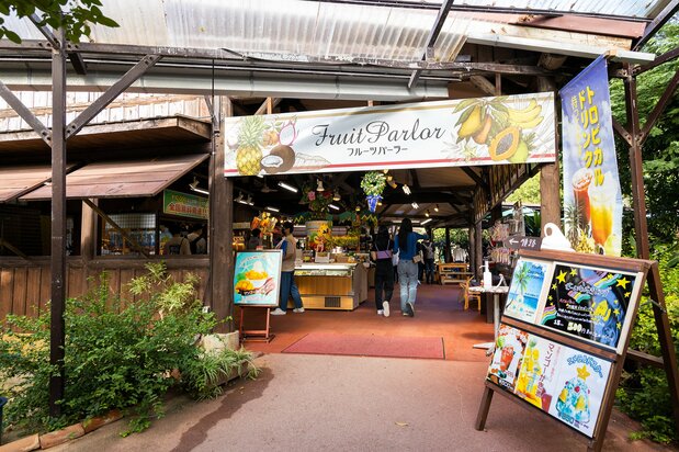 Visitors can enjoy treats like fresh juice at the Fruit Parlor refreshment stand.