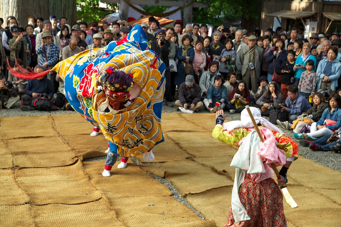 獅子舞をはじめ伝統芸能も盛りだくさん