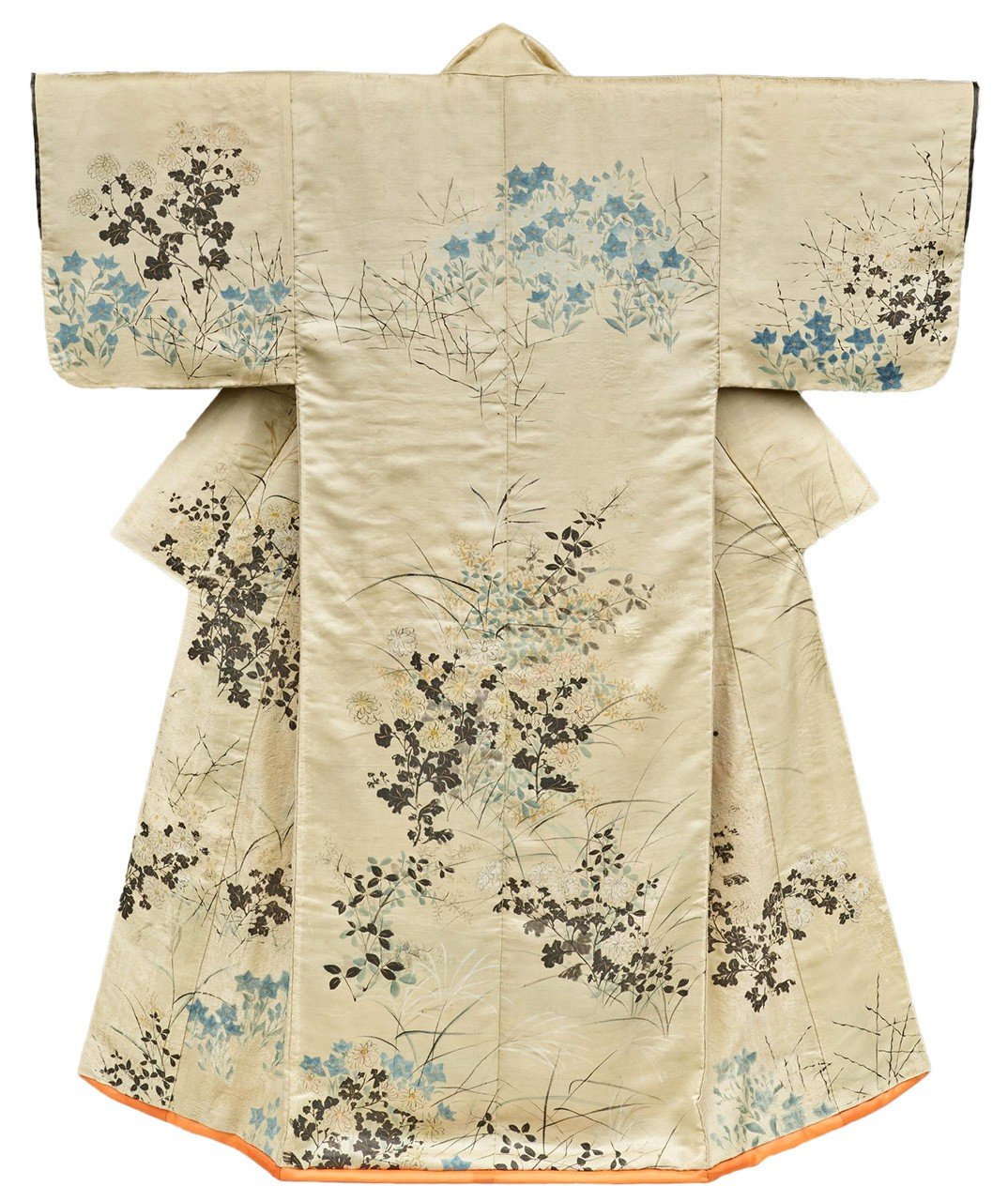 《白綾地秋草模様小袖》 重要文化財（東京国立博物館蔵 出典：ColBase）