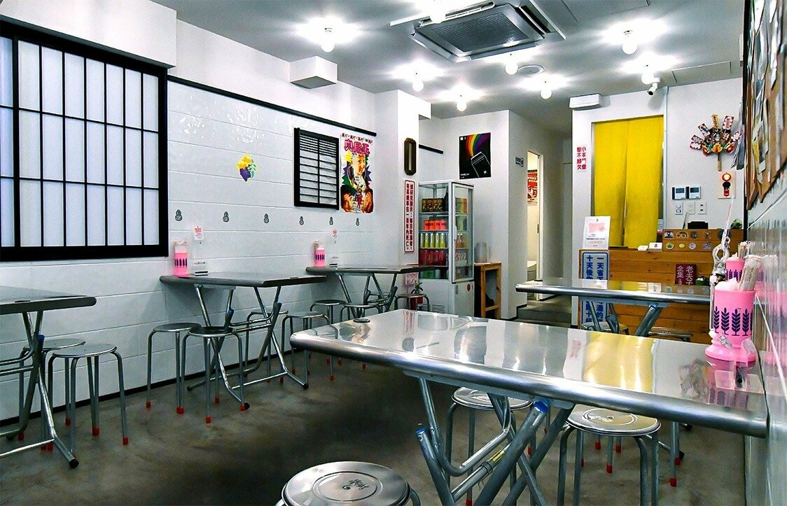 臺虎精釀神樂坂店的二樓呈現傳統台灣店面樣貌。（仙波理攝影）