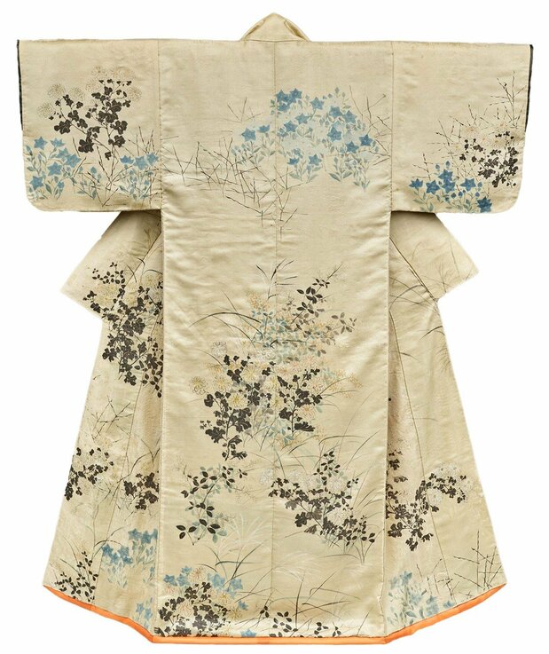 Shiroayaji akikusa moyō kosode (Kimono with Autumn Grasses). (Courtesy Tokyo National Museum/Colbase)