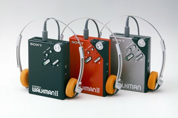 Дальнейшему распространению плейеров Walkman поспособствовала модель WM-2 (поступила в продажу в 1981 году)