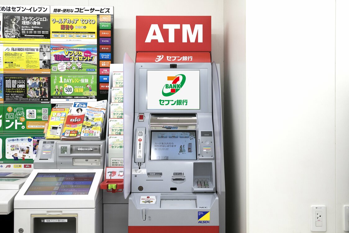Seven-Bank ATMs offers operating instructions in 12 languages, including English, Chinese, and Indonesian.