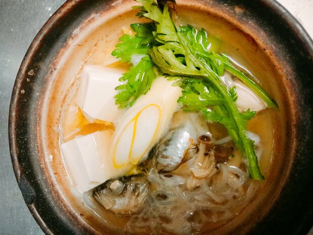 Это блюдо дает полное ощущение вкуса рыбы хатахата (японский волосозуб) (фотография предоставлена «Акита кавабата исария сакаба»)