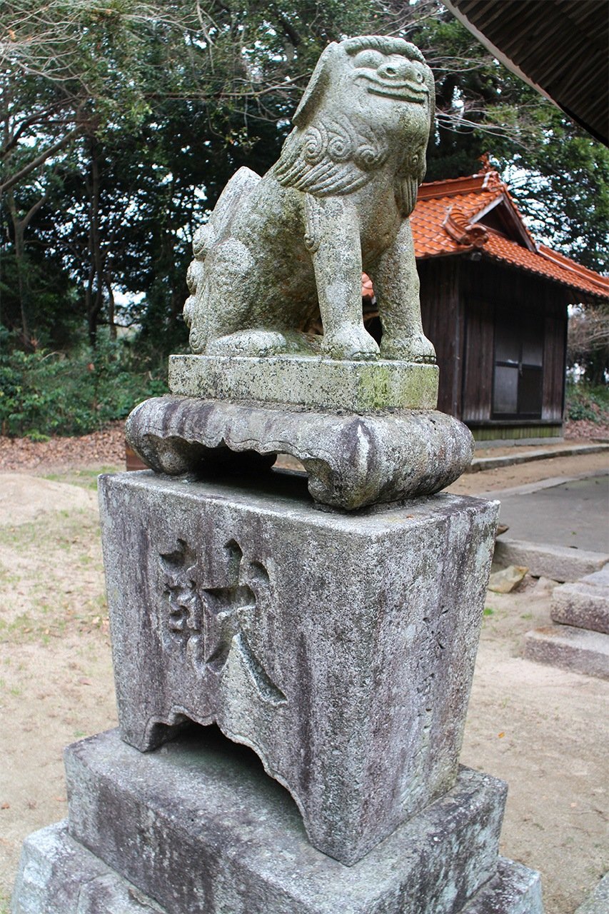 西山五郎作、津布田八幡宮の狛犬（筆者撮影）