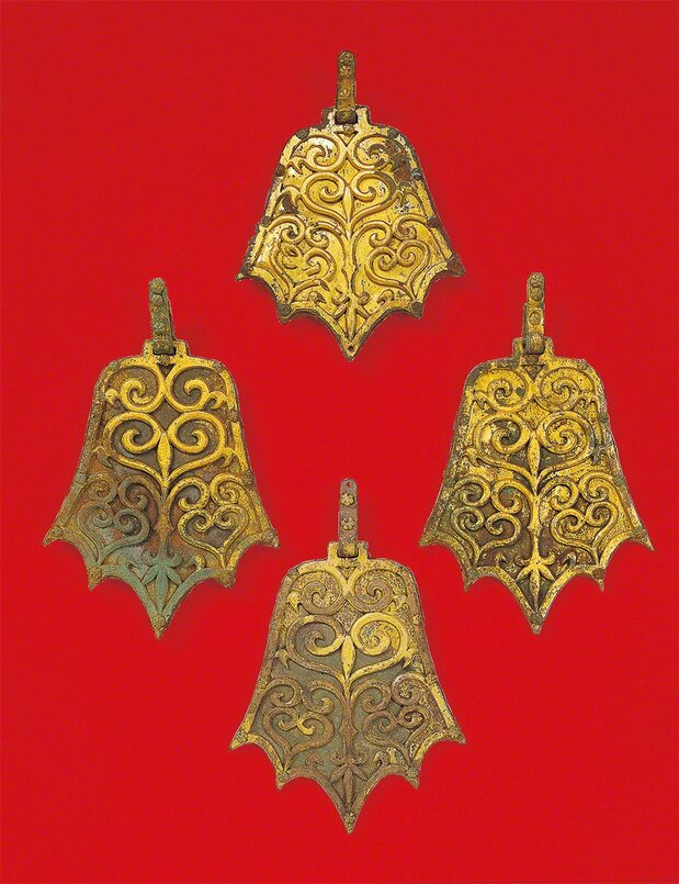 Gilt bronze horse pendants found at Site 7. (Courtesy of Munakata Taisha)