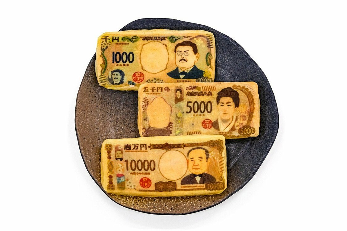 手に持つとずっしりと重い