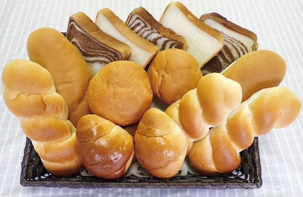 学校給食ではさまざまな種類のパンが提供される(学校給食歴史館提供)