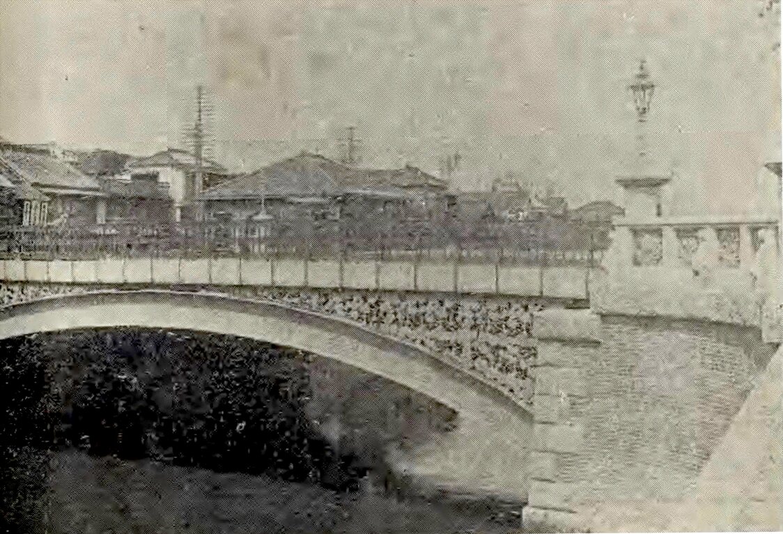 1899（明治32）年に鉄橋へ改架された頃の新橋。『日本之名勝』国立国会図書館所蔵