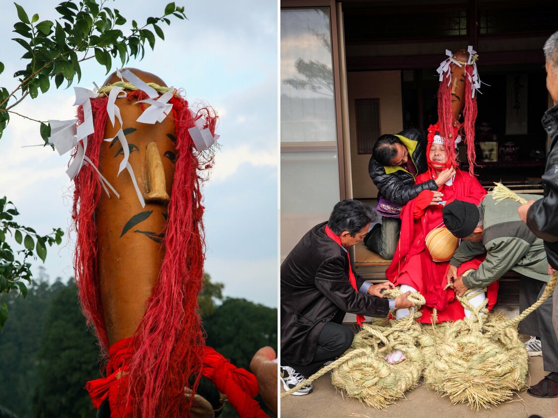 ひょうたんでできた長い烏帽子（えぼし＝写真左）と巨大なわらじ。世話役の手を借りても、着付けには1時間近くかかる