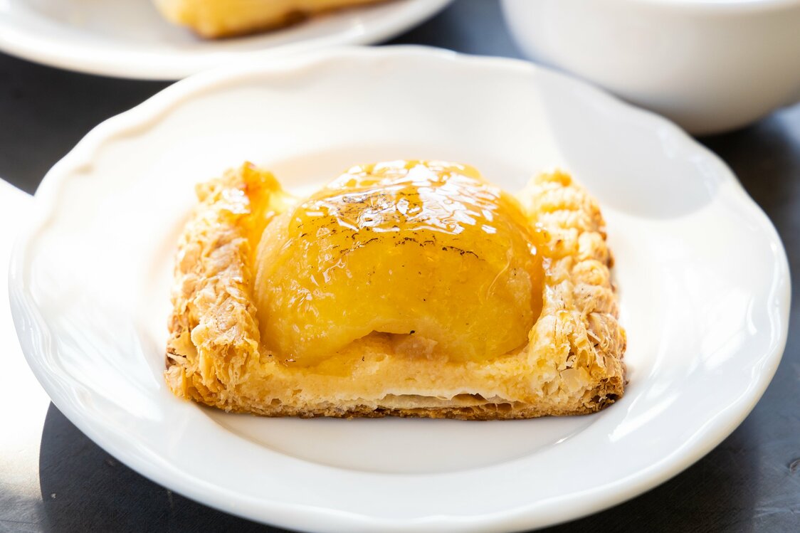 También estaba disponible la tarta del salón de té Eau Clair. Un producto exclusivo que lleva rebanadas de manzana de la variedad fuji horneadas y tiene un toque frutal.