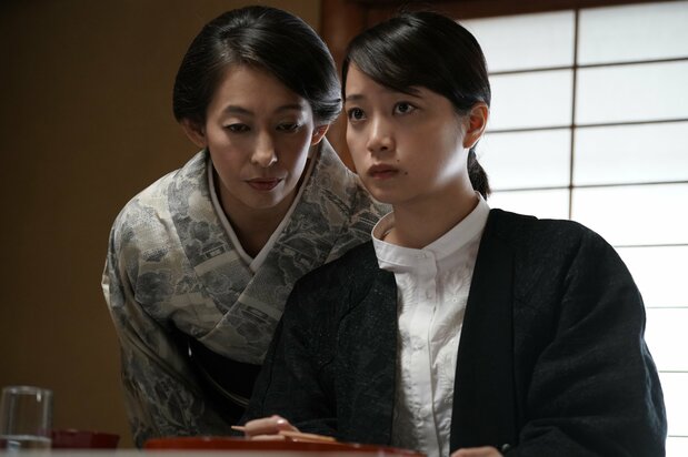 取材を始めたばかりのまどかに、料亭の女将・梓(片岡礼子)がいきなり京老舗の「本質」をささやく ©2025「ぶぶ漬けどうどす」製作委員会