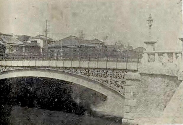 1899(明治32)年に鉄橋へ改架された頃の新橋。『日本之名勝』国立国会図書館所蔵