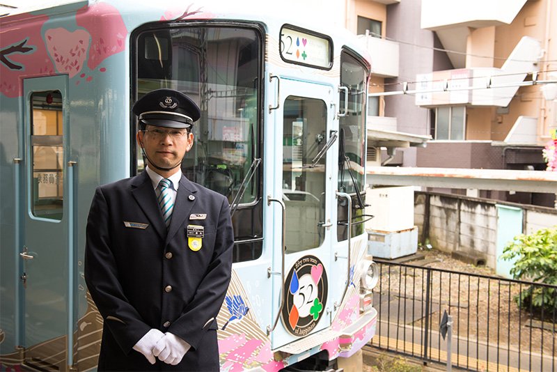 Sunaga, conductor del 52 seki no shifuku, está encargado de todas las tareas propias de un maquinista normal, pero también debe entrenar a los conductores más jóvenes.