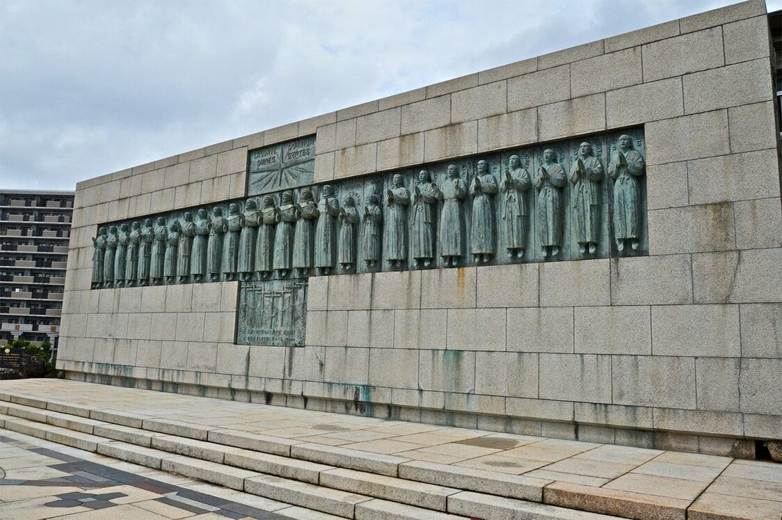長崎市内の二十六聖人記念碑（PIXTA）