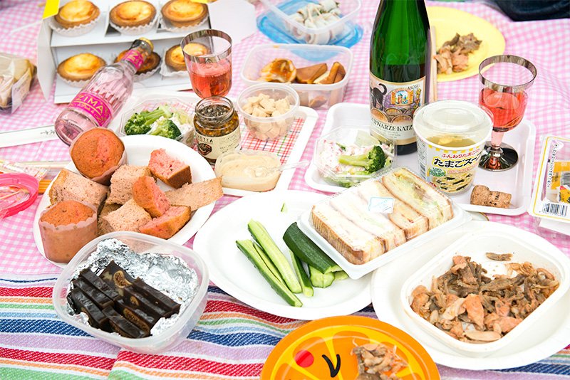 ¿Qué suelen comer los japoneses bajo los cerezos?