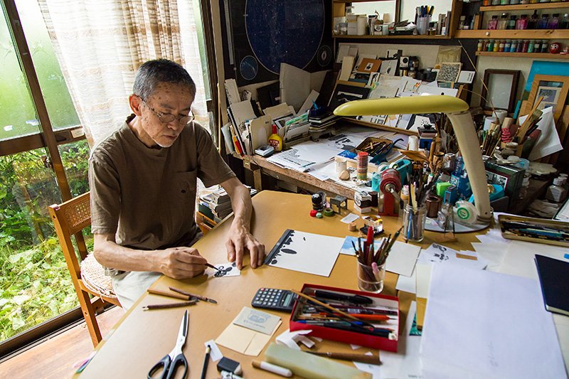 「山猫アトリエ」の作業机で